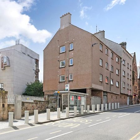 Joivy Contemporary Royal Mile Apartment With Balcony Edinburgh Exterior photo
