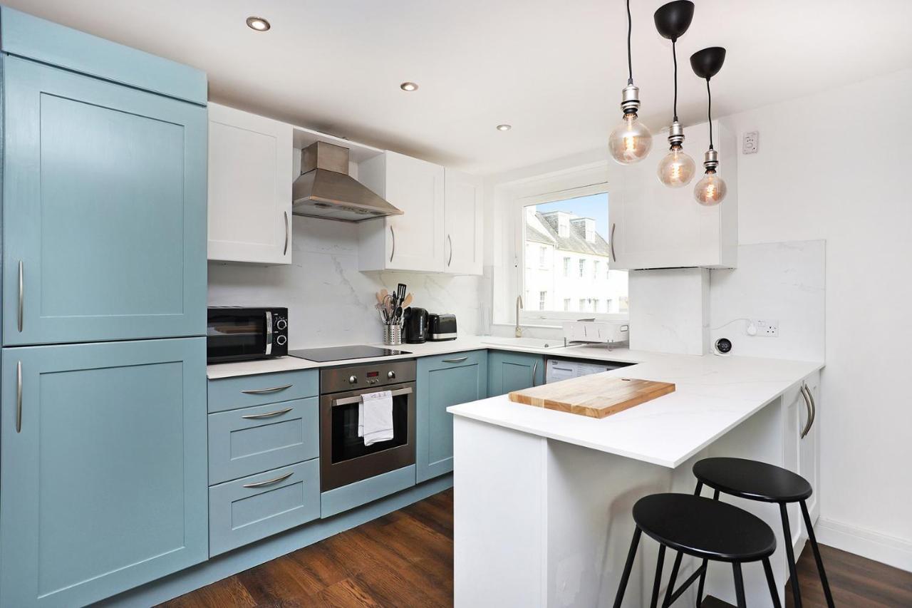 Joivy Contemporary Royal Mile Apartment With Balcony Edinburgh Exterior photo