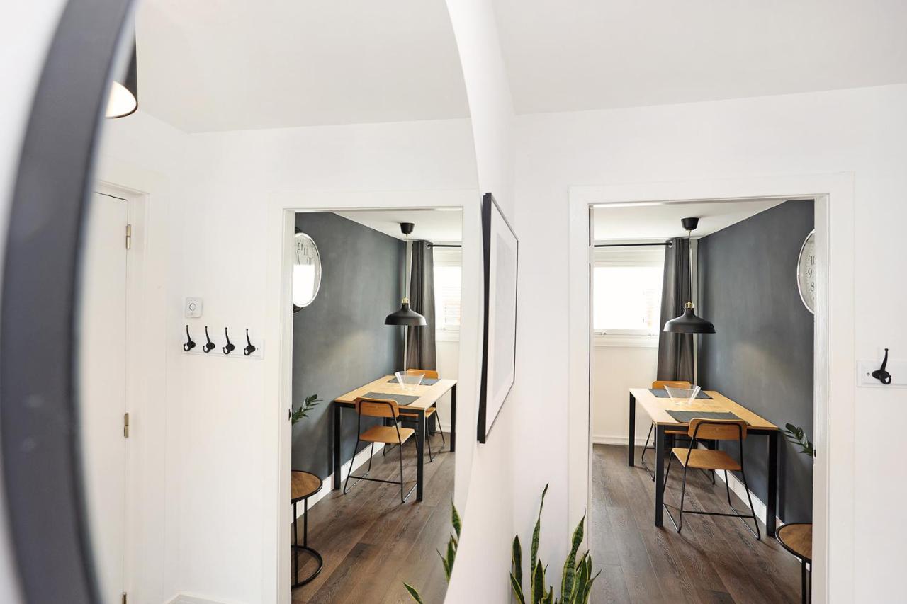 Joivy Contemporary Royal Mile Apartment With Balcony Edinburgh Exterior photo