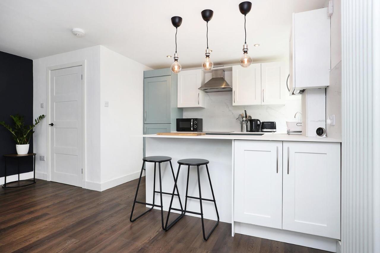 Joivy Contemporary Royal Mile Apartment With Balcony Edinburgh Exterior photo