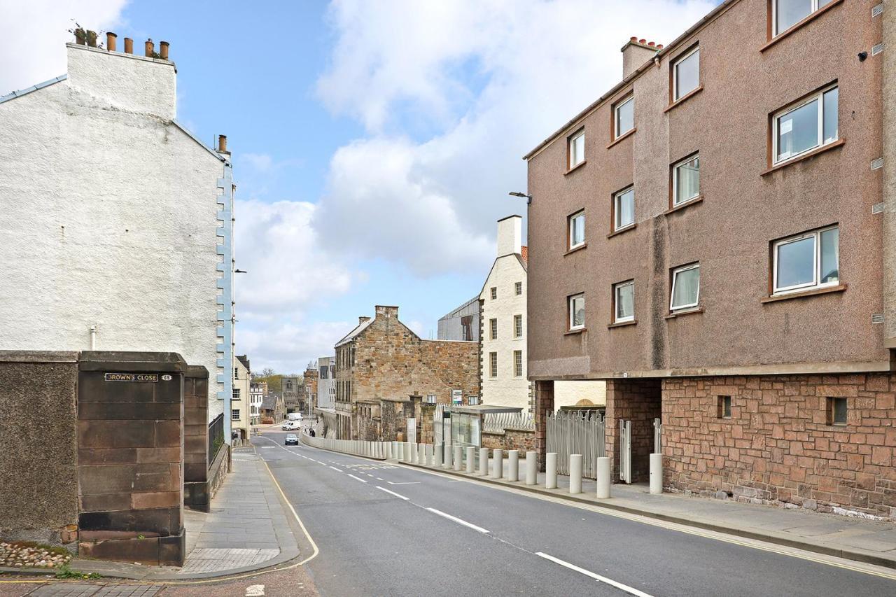 Joivy Contemporary Royal Mile Apartment With Balcony Edinburgh Exterior photo