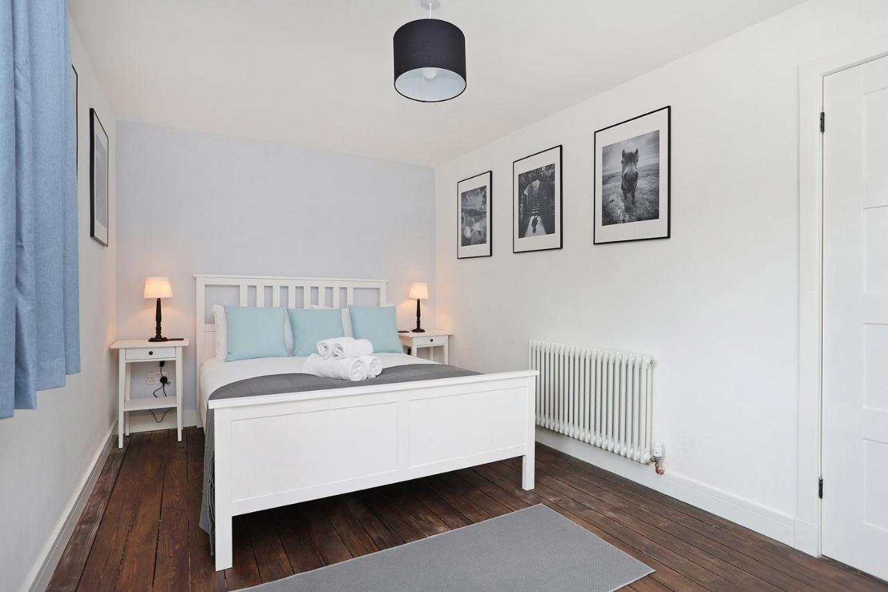 Joivy Contemporary Royal Mile Apartment With Balcony Edinburgh Exterior photo