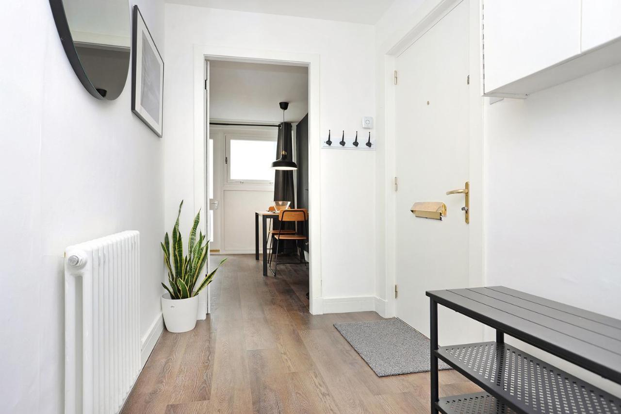 Joivy Contemporary Royal Mile Apartment With Balcony Edinburgh Exterior photo