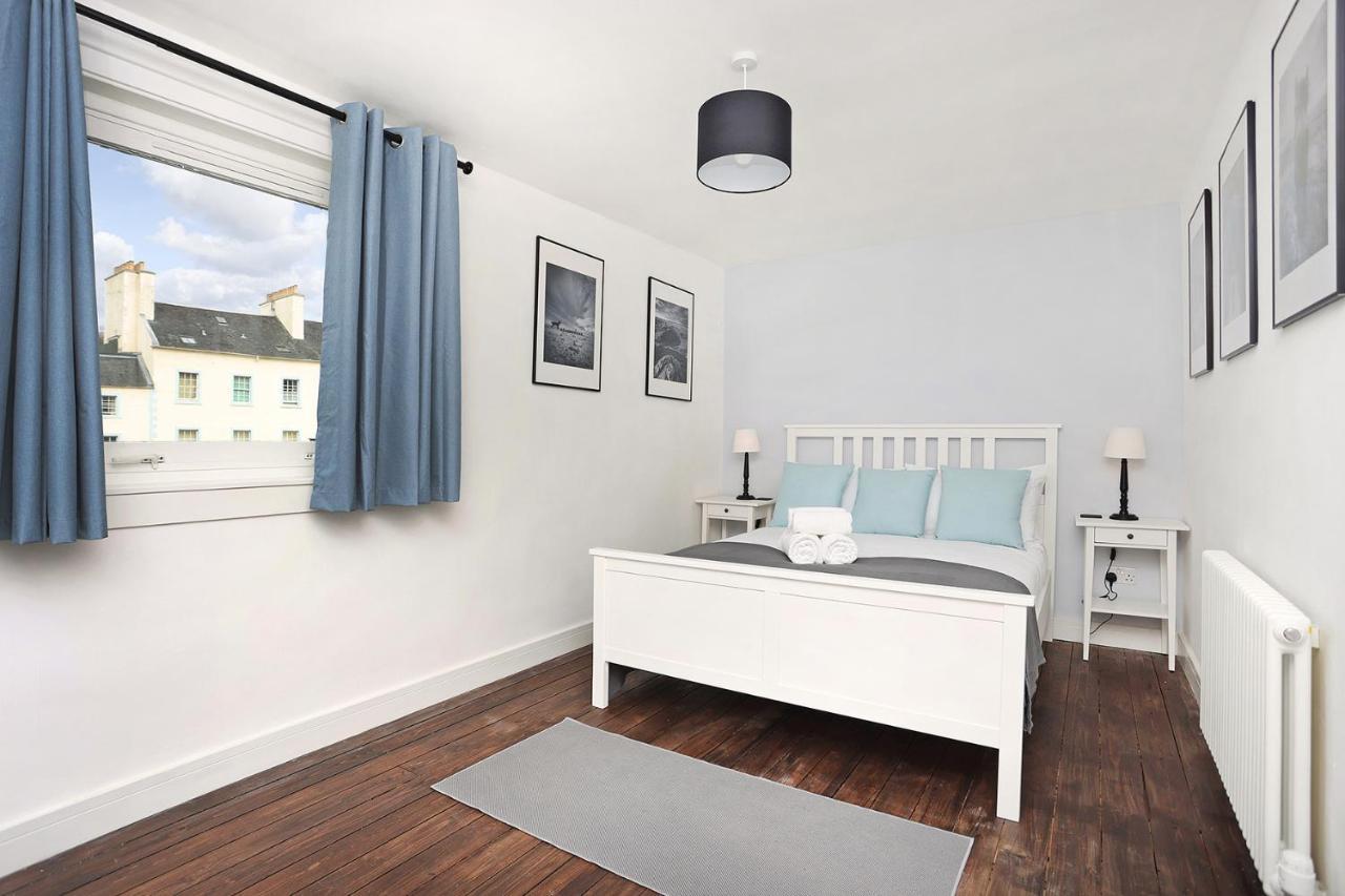 Joivy Contemporary Royal Mile Apartment With Balcony Edinburgh Exterior photo